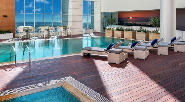 THE HIGHEST ROOFTOP BAR IN ABU DHABI HAS JUST ANNOUNCED POOL DEALS!